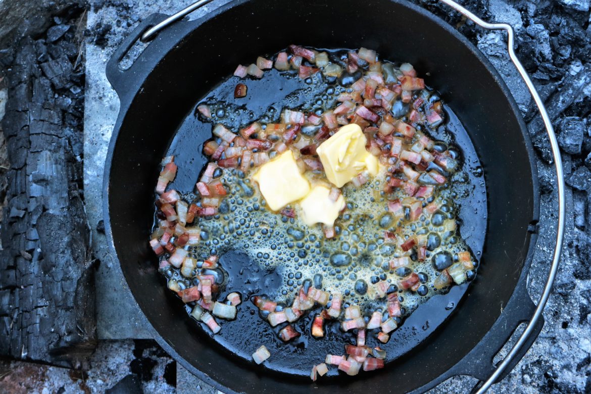 Kartoffel-Gulasch im Dutch Oven