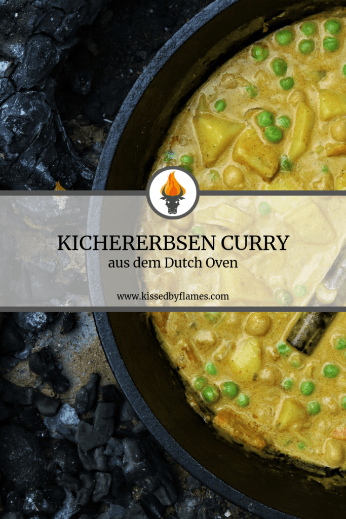 Dieses vegane Kichererbsen Curry ist in 30 Minuten fertig und dazu noch außerordentlich gesund! Die Kichererbsen gelten als Fitnessfood: sie sind Proteinbomben und enthalten außerdem sehr viel Calcium, Phosphor und Eisen.#dutchoven #rezept #outdoor #grillen #vegan #gesund #curry