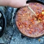 Erdäpfelgulasch aus dem Dutch Oven